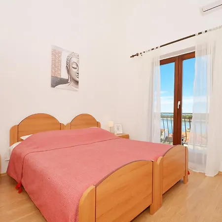 With Panoramic Views And A Balcony Perfect For Enjoying The Sunset דירה רוגוזניצה
