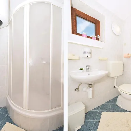 With Panoramic Views And A Balcony Perfect For Enjoying The Sunset רוגוזניצה